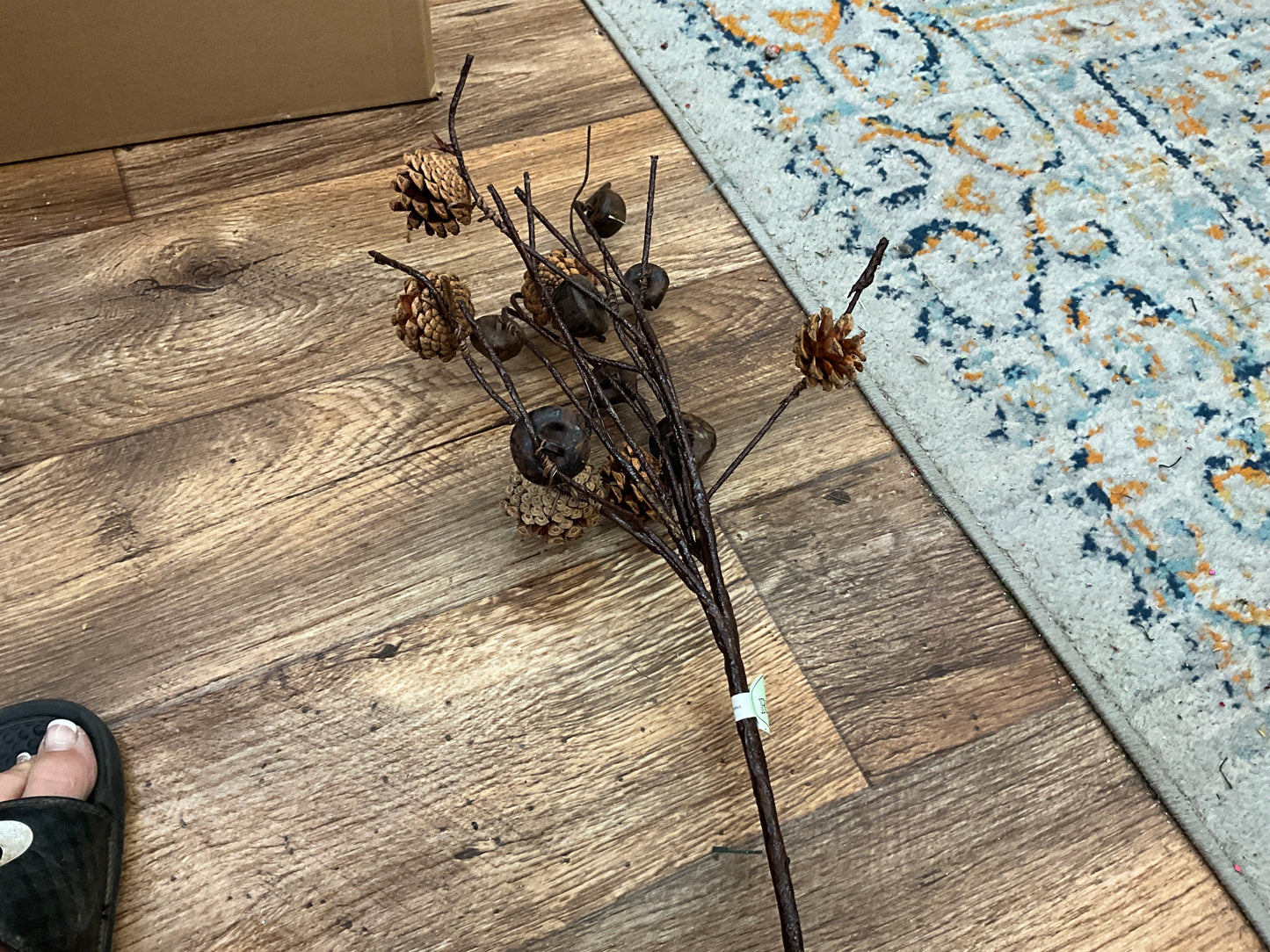 25” rustic ball /cone spray 