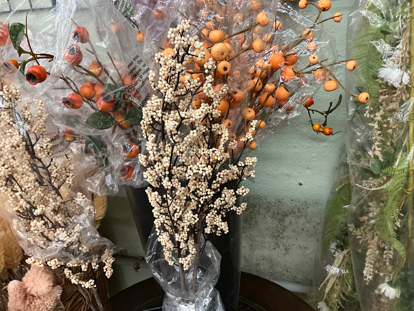 27”Cabin Berry Spray