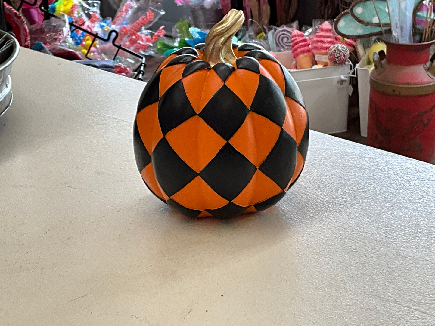 6” resin harlequin pumpkin org/bk tall
