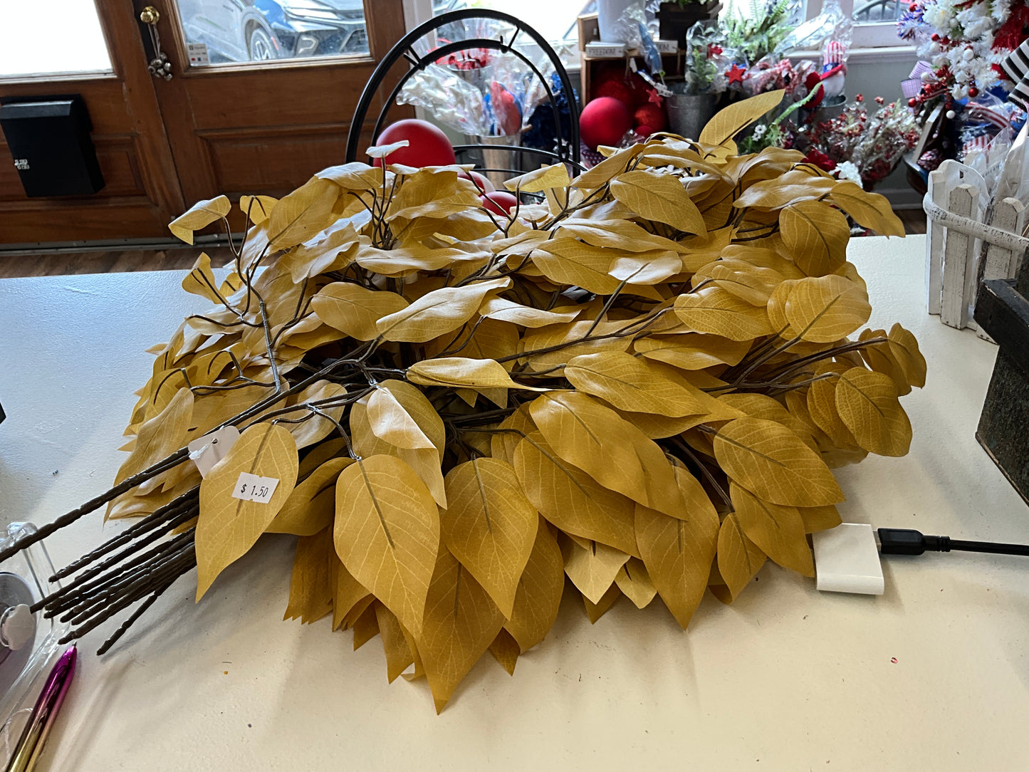Cream Ficus leaf Pick