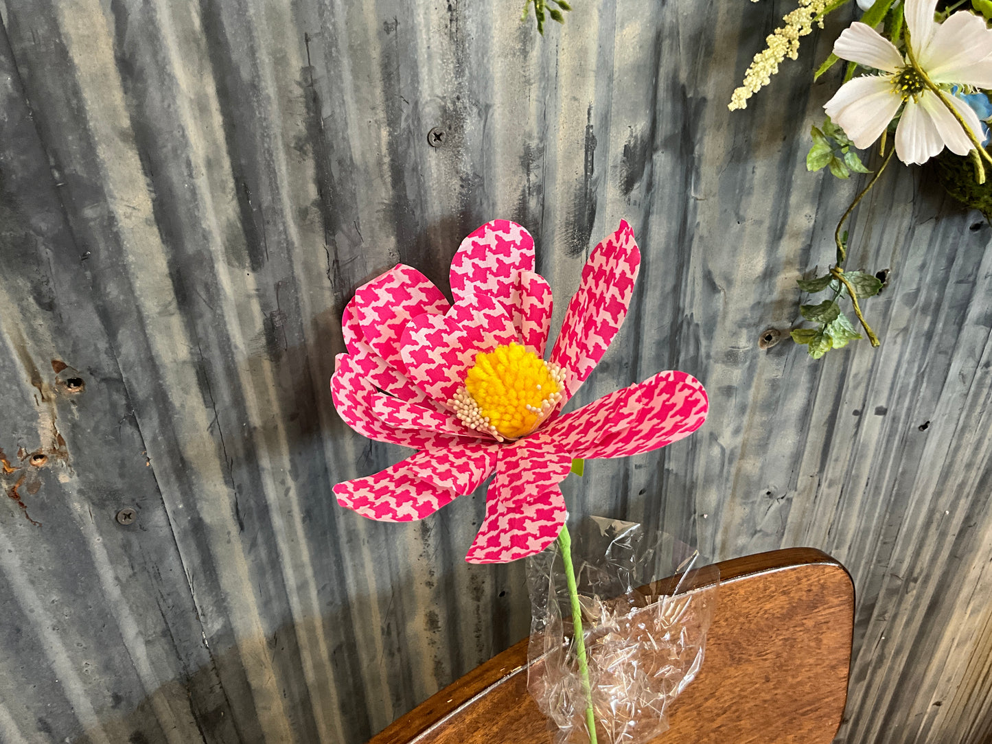 Houndstooth Sunflower Spray Pink - CancreekDesigns