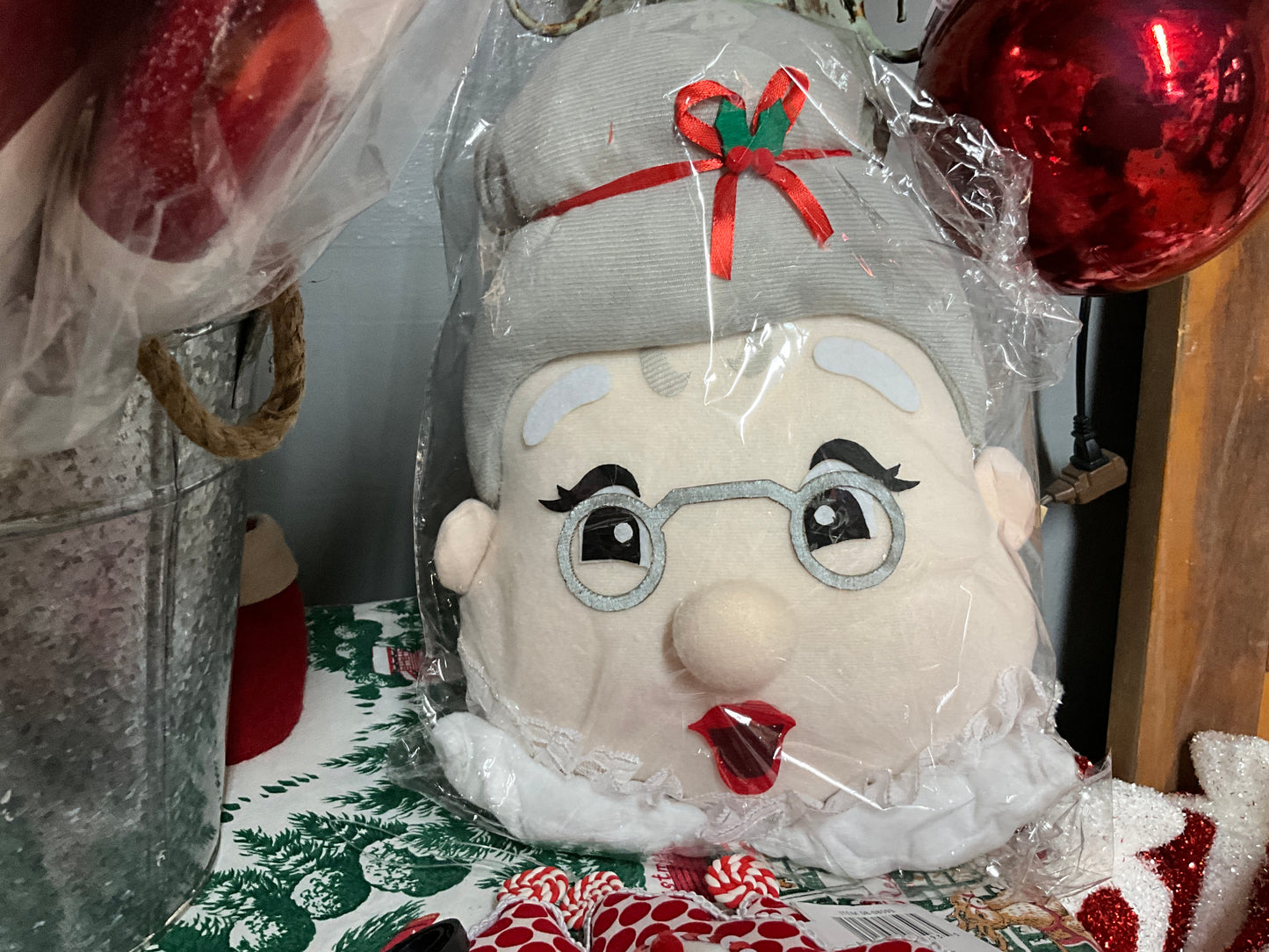 Mrs Clause Wreath Attachment - CancreekDesigns