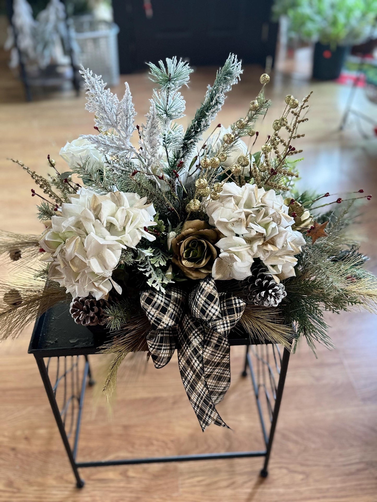 Elagent Christmas centerpiece