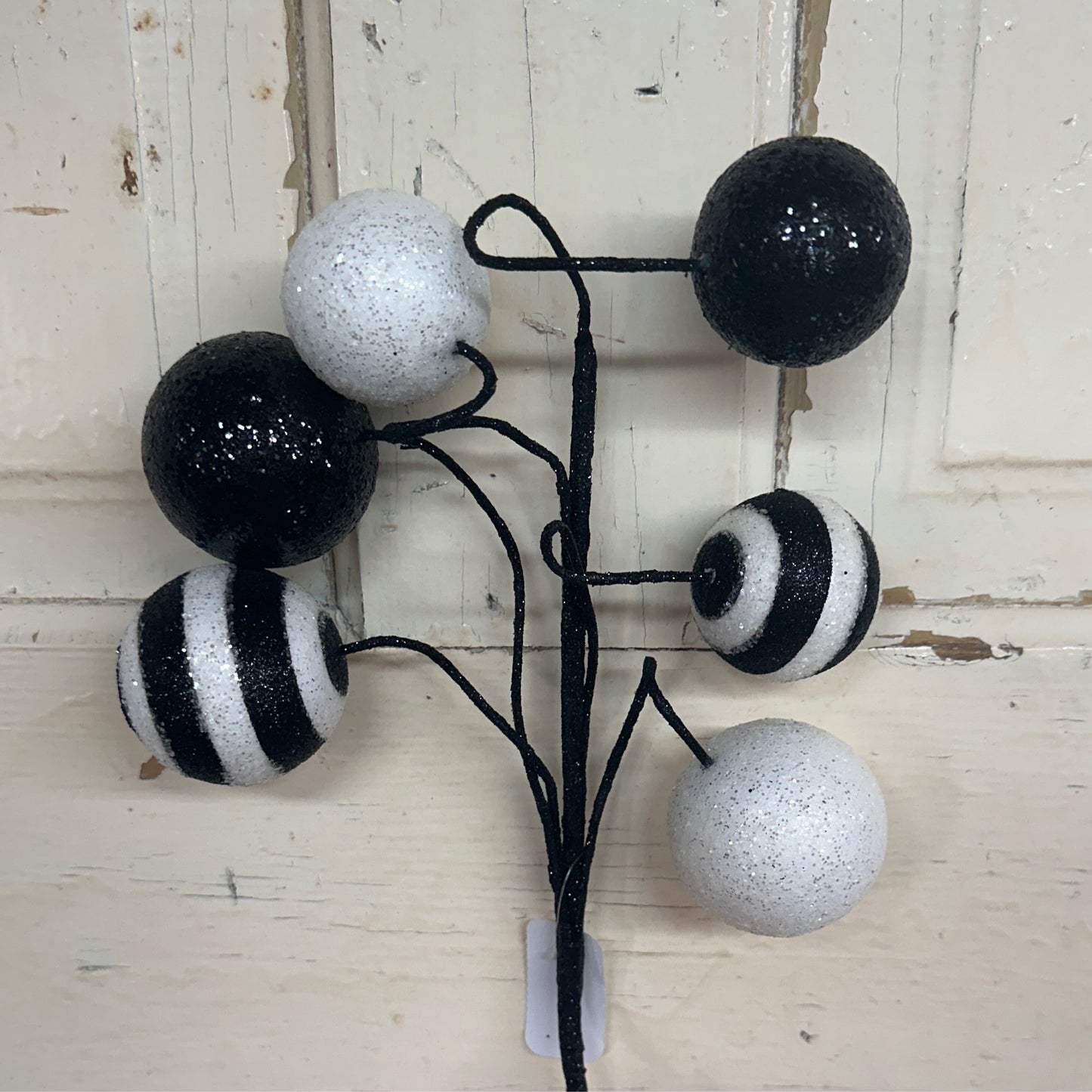 Black And White Ball Spray - CancreekDesigns