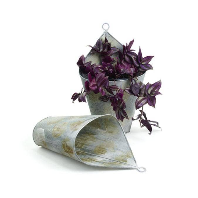 9 inch Metal Wall basket - Rust spots