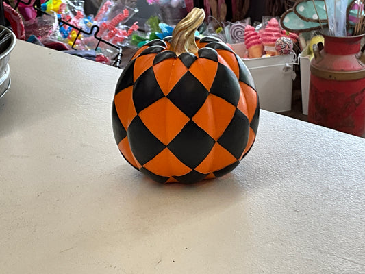 6” resin harlequin pumpkin org/bk tall