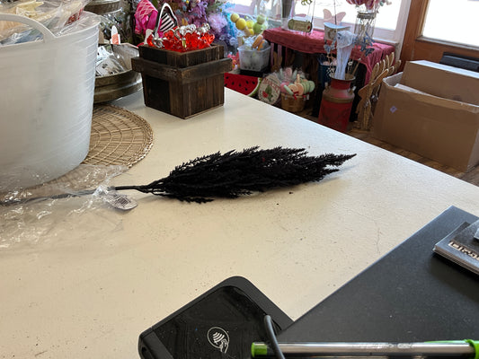 Black filler pick