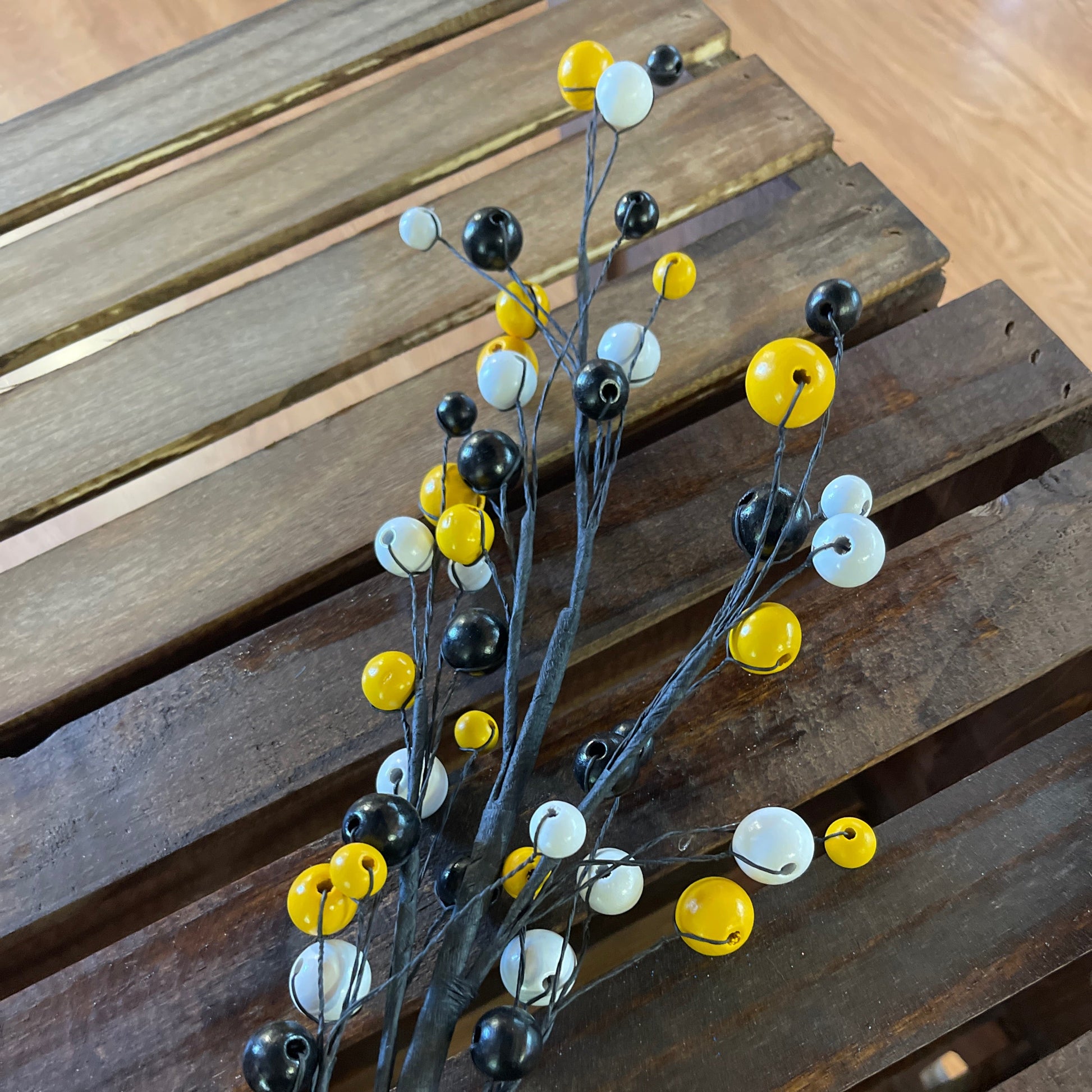 Wooden Bead Spray yellow/ Black - CancreekDesigns