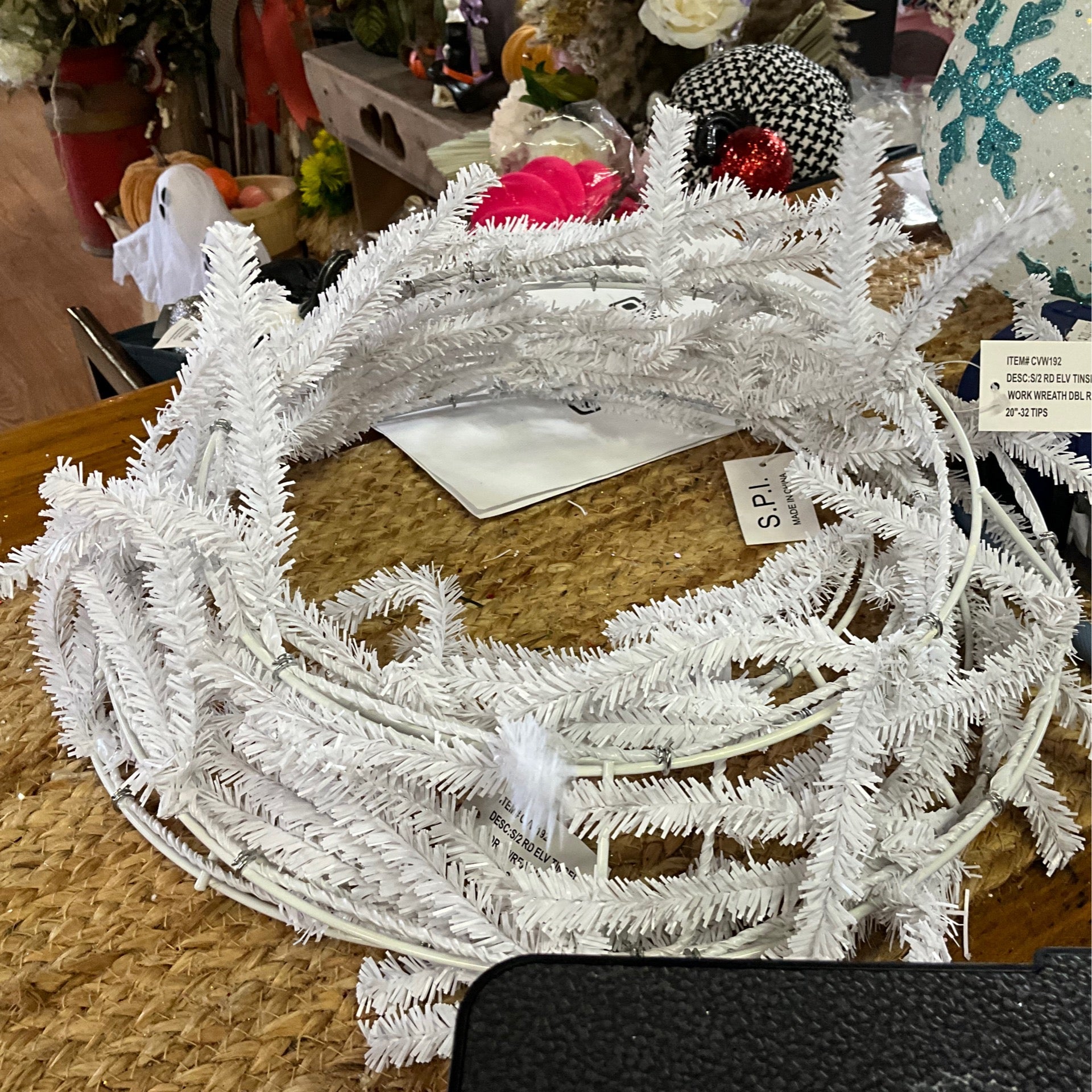 White 20”-32 tips elevated work wreath - CancreekDesigns