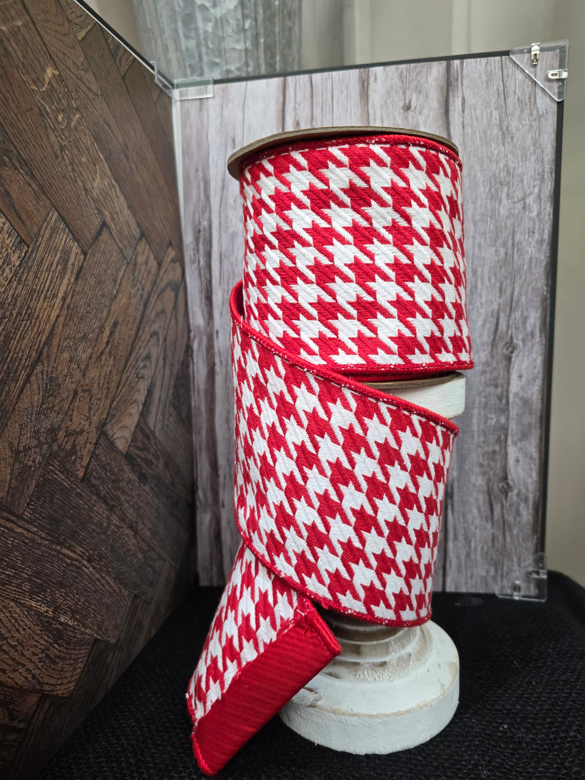 4" Wire ribbon, red/white houndstooth w/ double fused red tafetta backing 5 yd row.